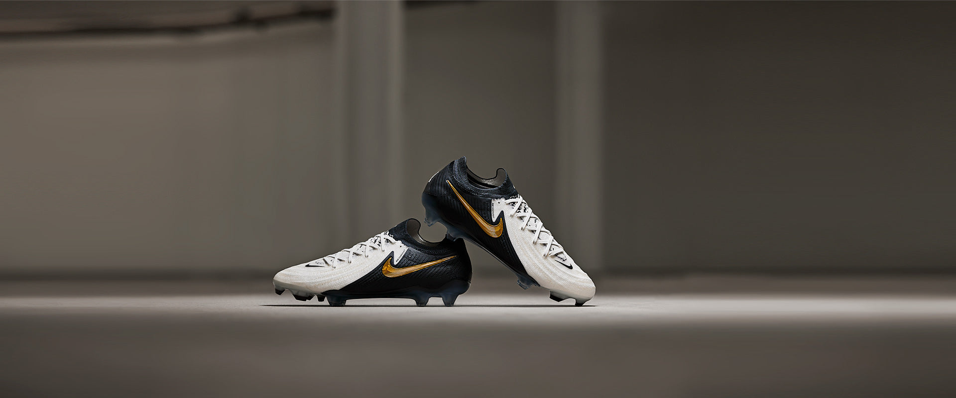 Nike Phantom GX II Elite FG Football Boots White/Black/Mtlc Gold Coin