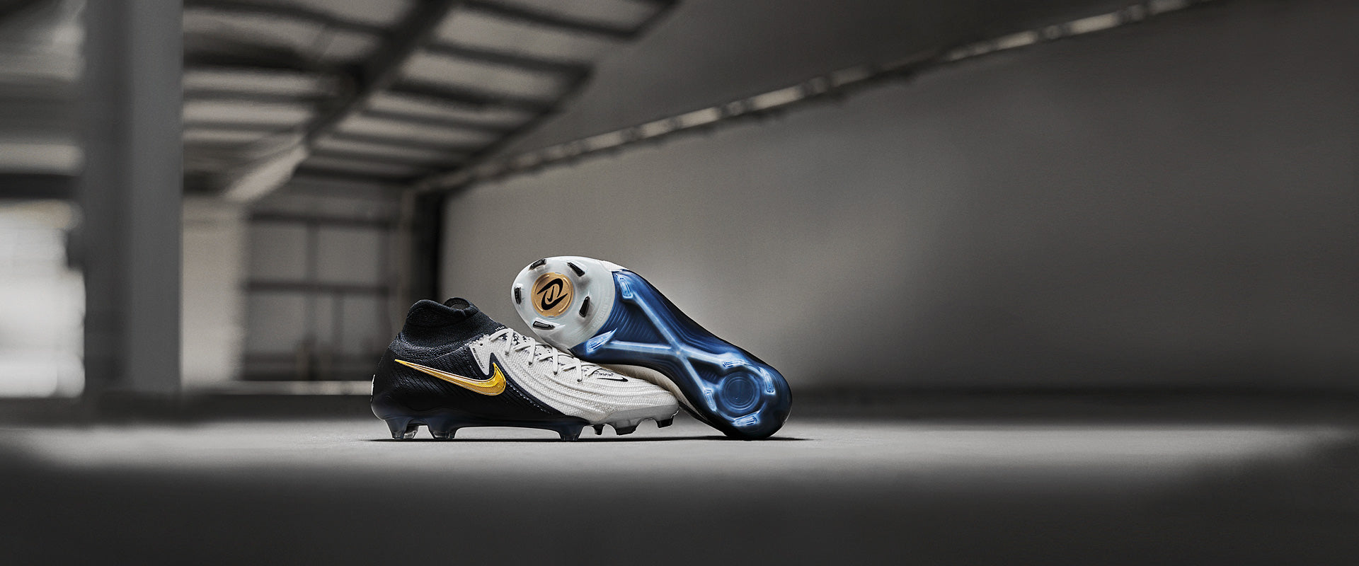 Nike Phantom Luna II Elite FG Football Boots White/Black/Mtlc Gold Coin